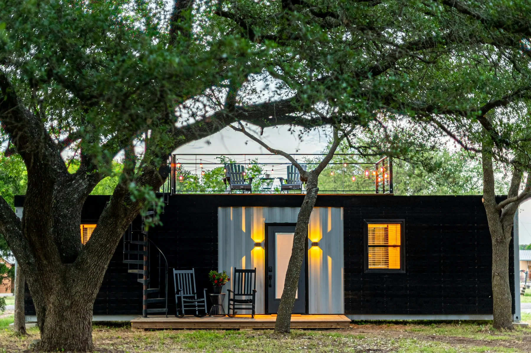 Vivienda container terminada con terraza exterior